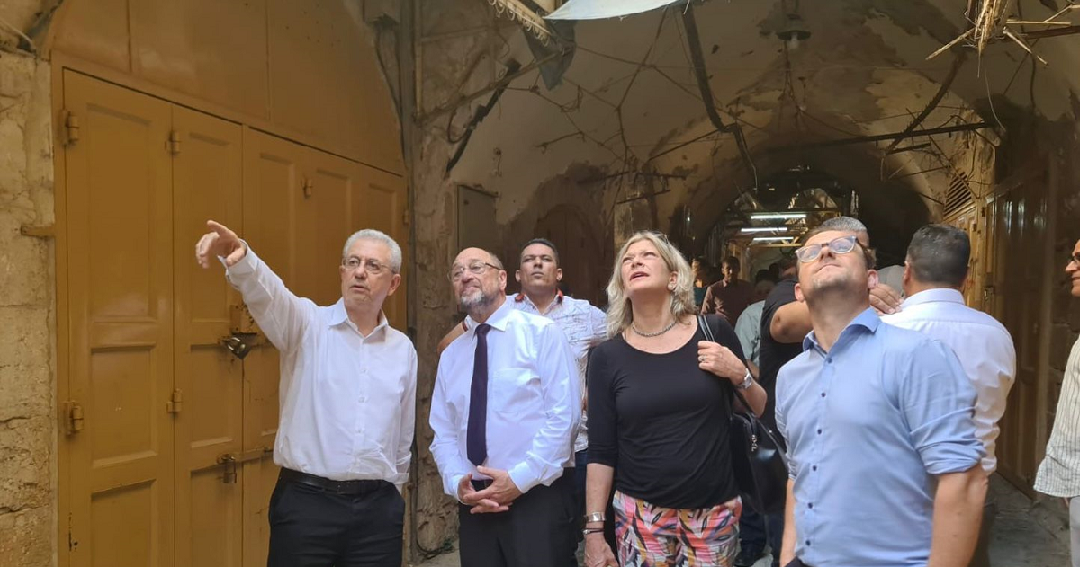 جيش الاحتلال يعترض وفدا أجنبيا برفقة البرغوثي خلال جولة ميدانية بالخليل القديمة 