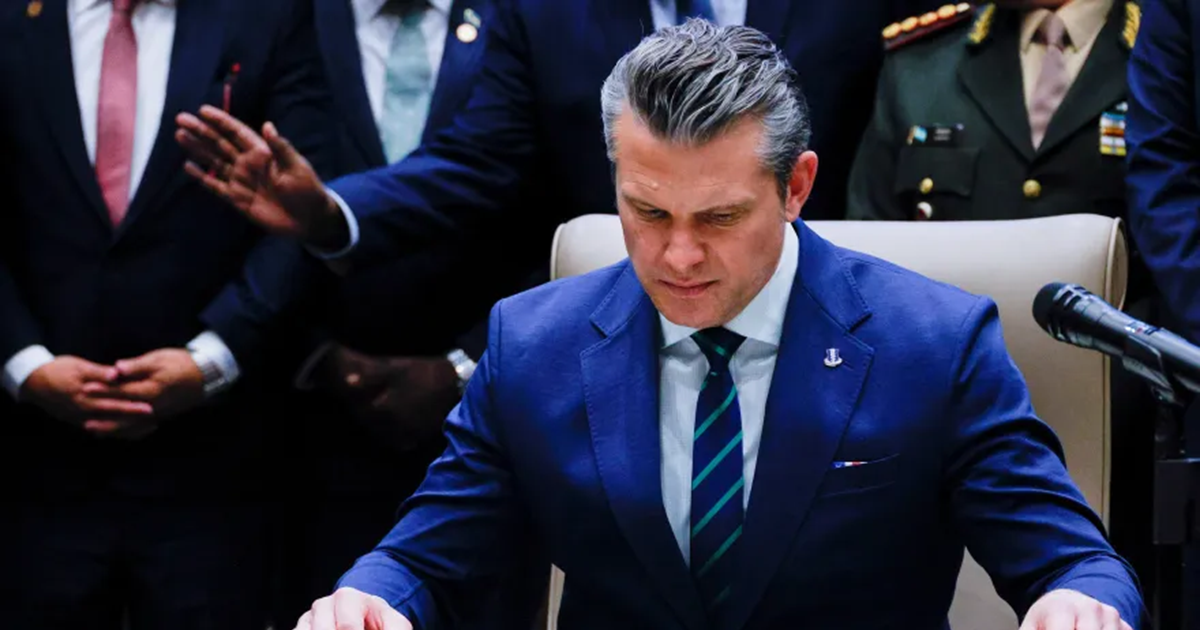 تقرير: وزير الدفاع الأمريكي “رجل خطير” ينتشي لرؤية العنف ويصور الحرب على إيران من منظور صليبي مسيحي