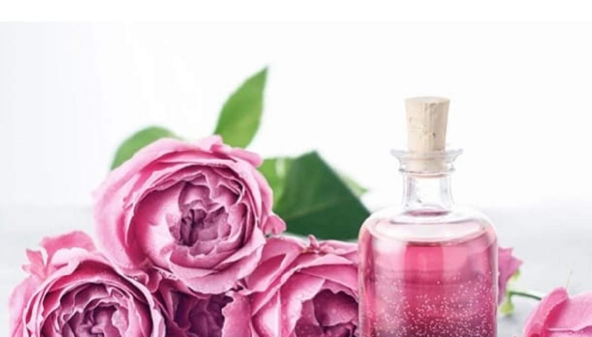 ماء الورد للعناية بالبشرة..هل يُغني فعليًا عن كل كريمات التجميل؟