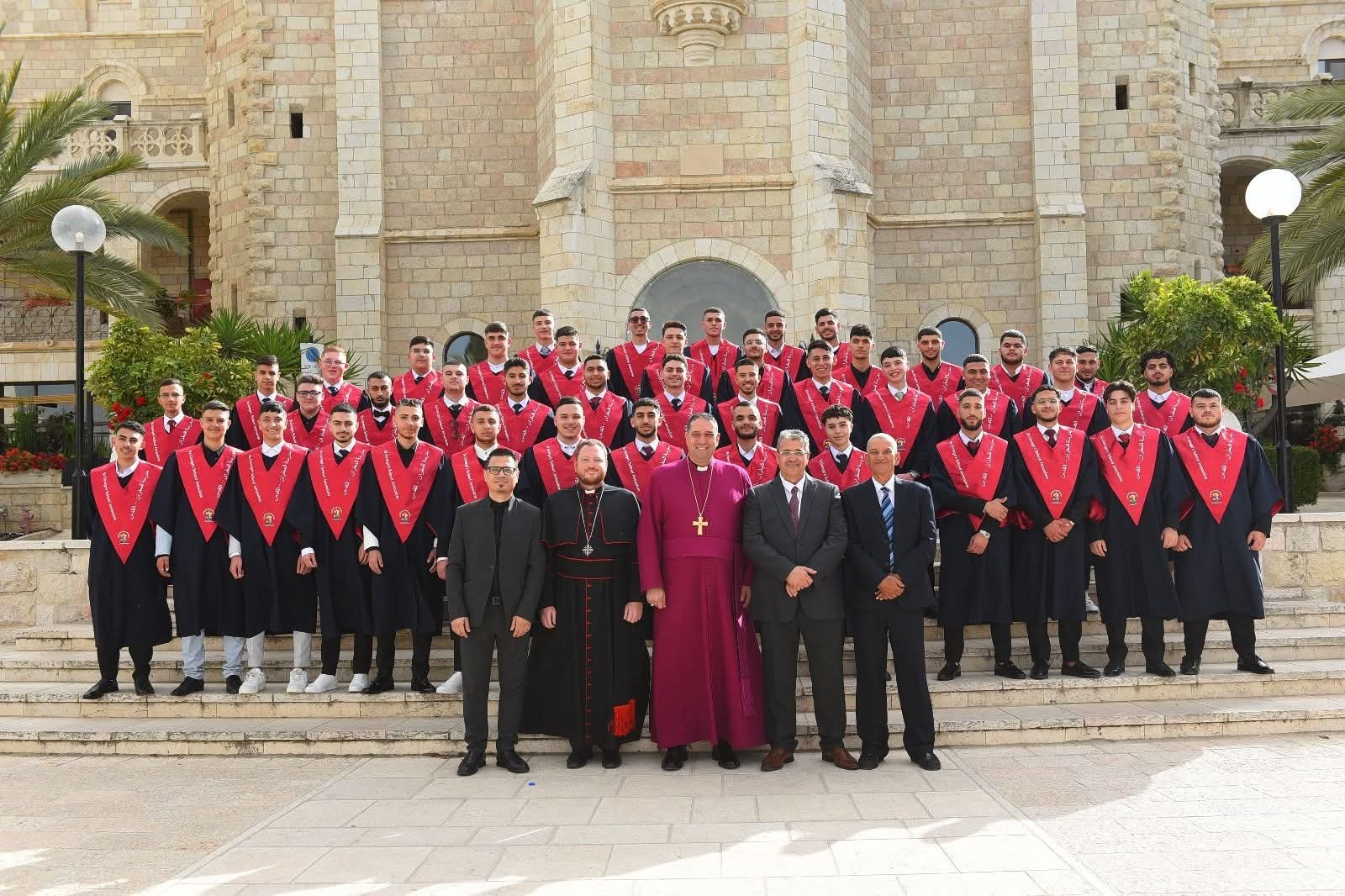 مدرسة المطران تحتفل بتخريج فوج الاصرار والنجاح (125) 