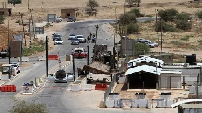 الاحتلال يشدد إجراءاته العسكرية على حاجز الحمرا