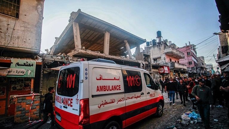 "الهلال الأحمر": توقف العمل في عيادة الزيتون الطبية في غزة بسبب القصف 