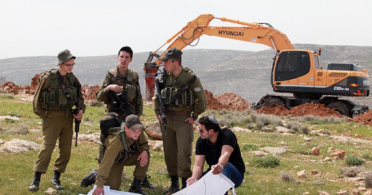 مستوطنون يهدمون منشآت زراعية ويجرفون أراضي  المواطنين جنوب الخليل
