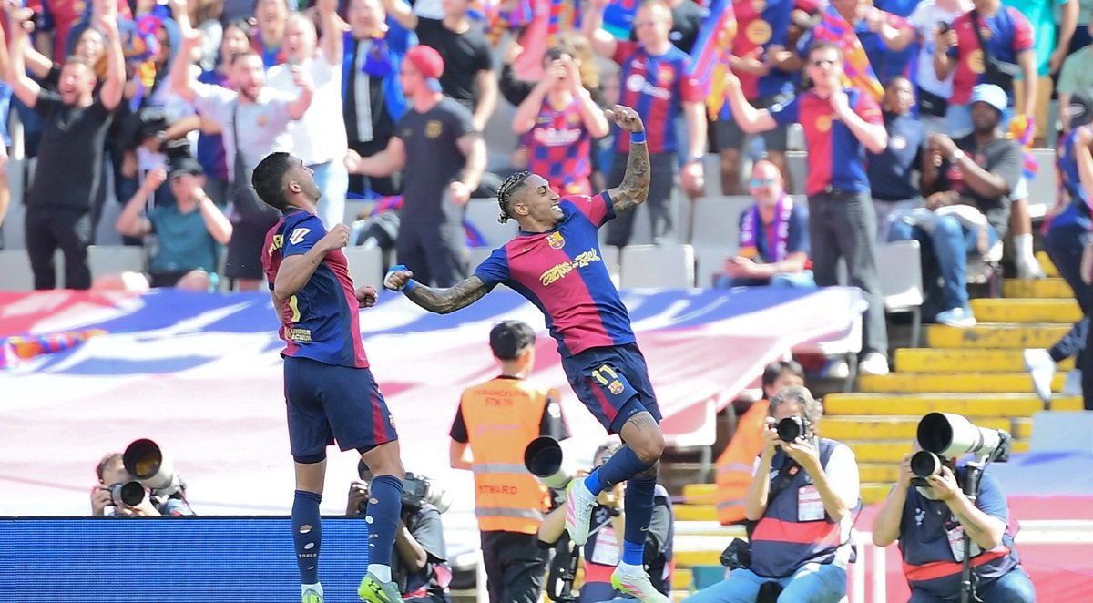 برشلونة يقلب الطاولة على ريال مدريد ويقترب من لقب الليغا: رافينيا يتألق ومبابي يسجل هاتريك في كلاسيكو تاريخي