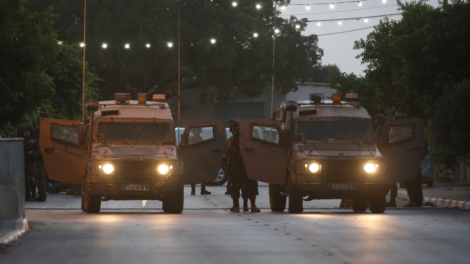 الاحتلال يقتحم مدينة البيرة ويداهم مخبزا ومحلا تجاريا