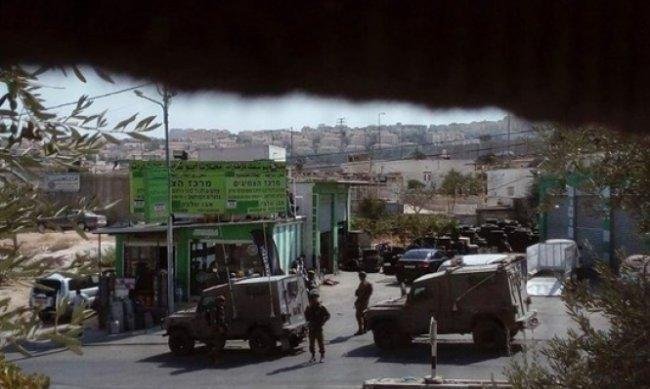 "قوات خاصة" تقتحم حزما وتداهم منازل