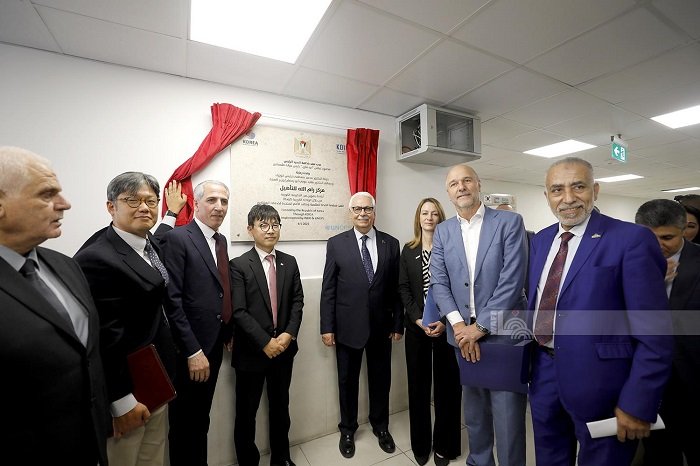 الصحة تفتتح مركزي رام الله وقباطية للتأهيل بدعم كوري 