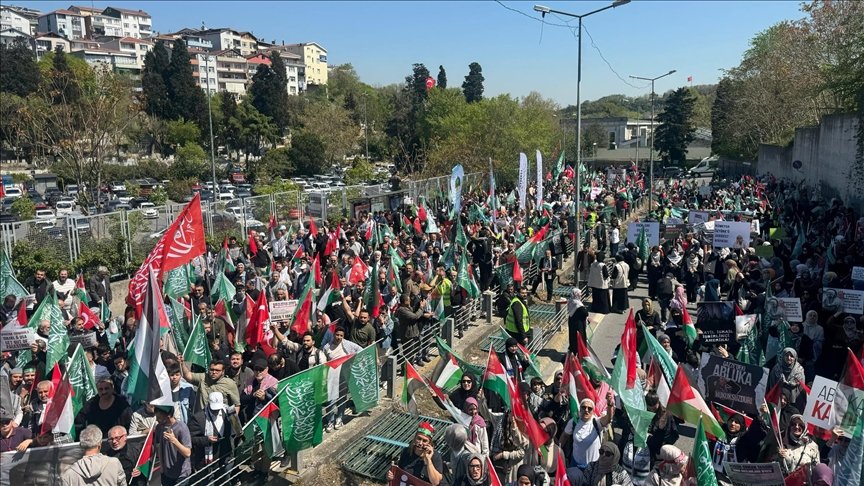 وقفة  حاشدة في اسطنبول  احتجاجا على الابادة في غزة 