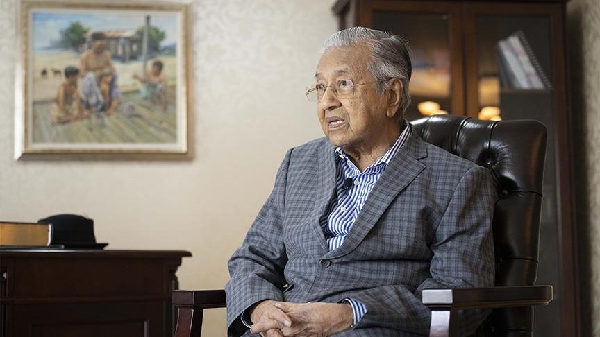 مهاتير محمد: واشنطن تدعم الإبادة في غزة وتهدد من يمنعها