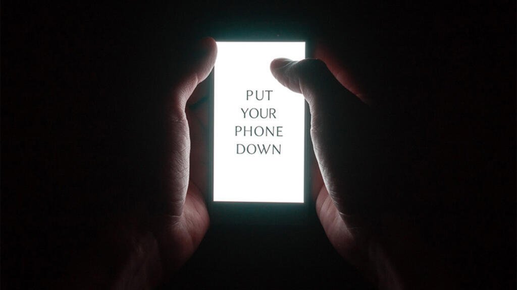 مدينة يابانية تسعى لإقناع سكانها بتقنين استخدام الهواتف