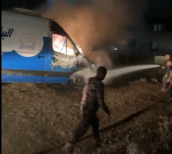 مستوطنون يضرمون النار في 4 مركبات وأجزاء من منزل في عطارة 