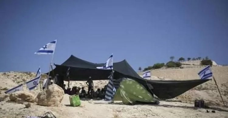 مستوطنون يقيمون بؤرة استيطانية على أراضي عقربا 