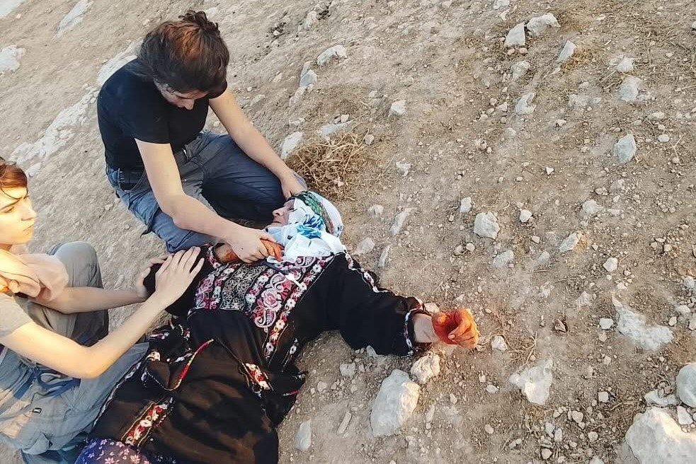 إصابة 3 مواطنات جراء اعتداء مستوطنين عليهن في قرية تل