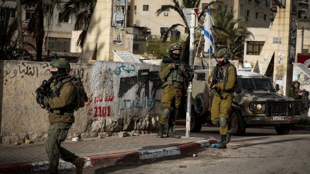 إصابتان برصاص الاحتلال في مخيم الأمعري