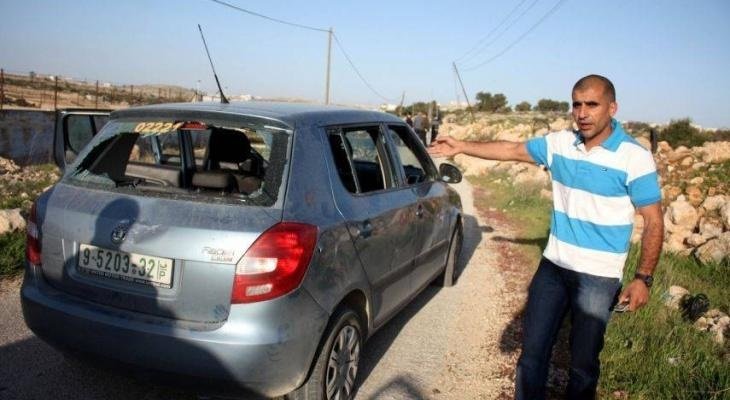 إصابة مواطنة إثر رشق المستوطنين المركبات بالحجارة شرق بيت لحم