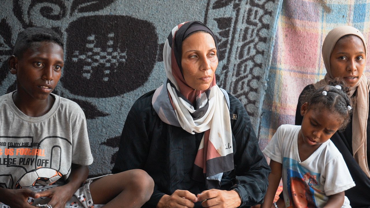 زوجة " اللاعب سليمان العبيد ": إسرائيل أعدمت زوجي وهو يحاول إطعام أطفاله الجوعى