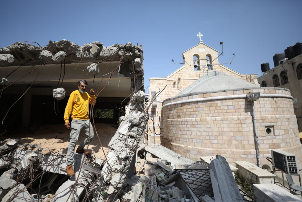 حماس تدين استهداف الاحتلال لكنيسة اللاتين في غزة