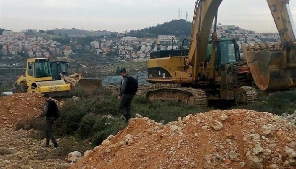 مستوطنون يدمرون خطا ناقلا للمياه يغذي 6 قرى جنوب نابلس