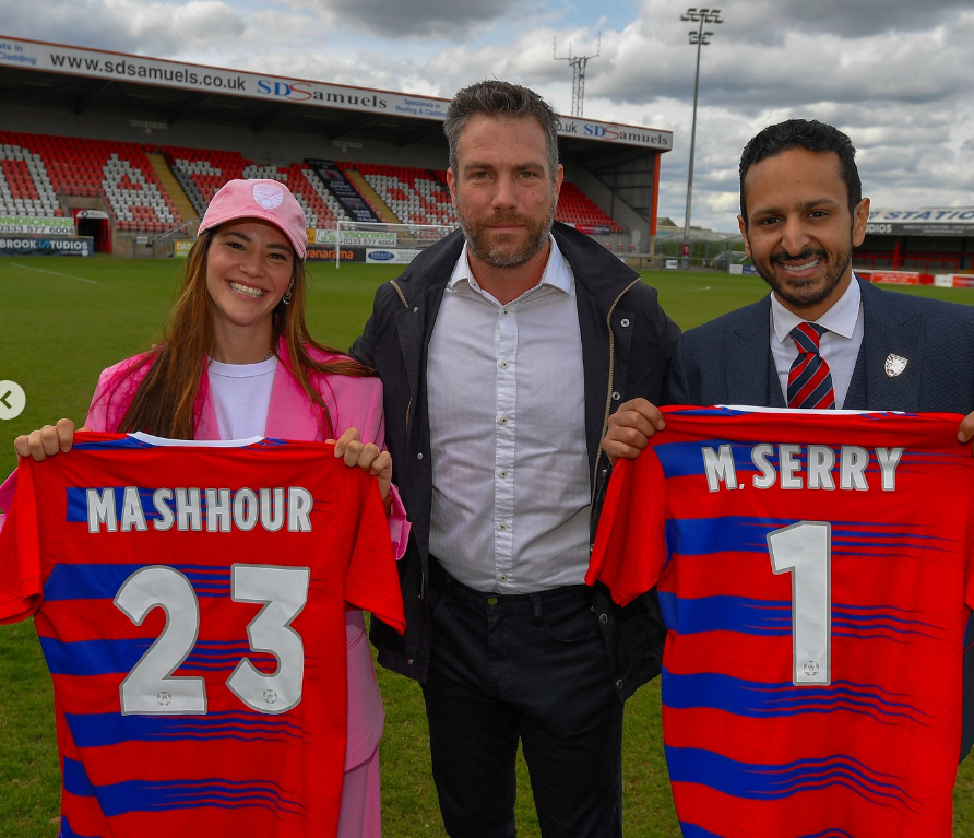 "يوتيوبر مصري" ينتقل إلى عالم مالكي الأندية الإنجليزية