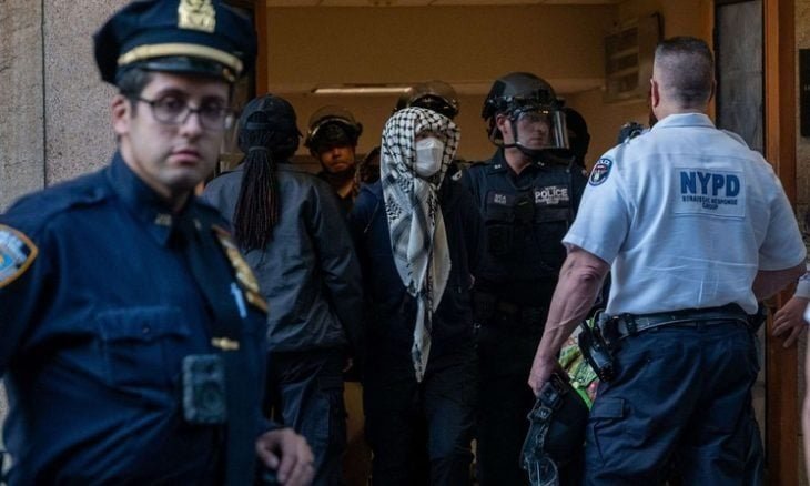 طلاب وأساتذة فلسطينيون يقاضون جامعة كولومبيا ويتهمونها بالتمييز