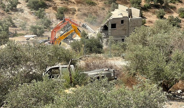 السلطات الإسرائيلية تهدم منزلين في النقب ووادي عارة