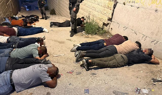 شرطة الاحتلال  تلاحق عمالًا  من الضفة وتعتقل العشرات