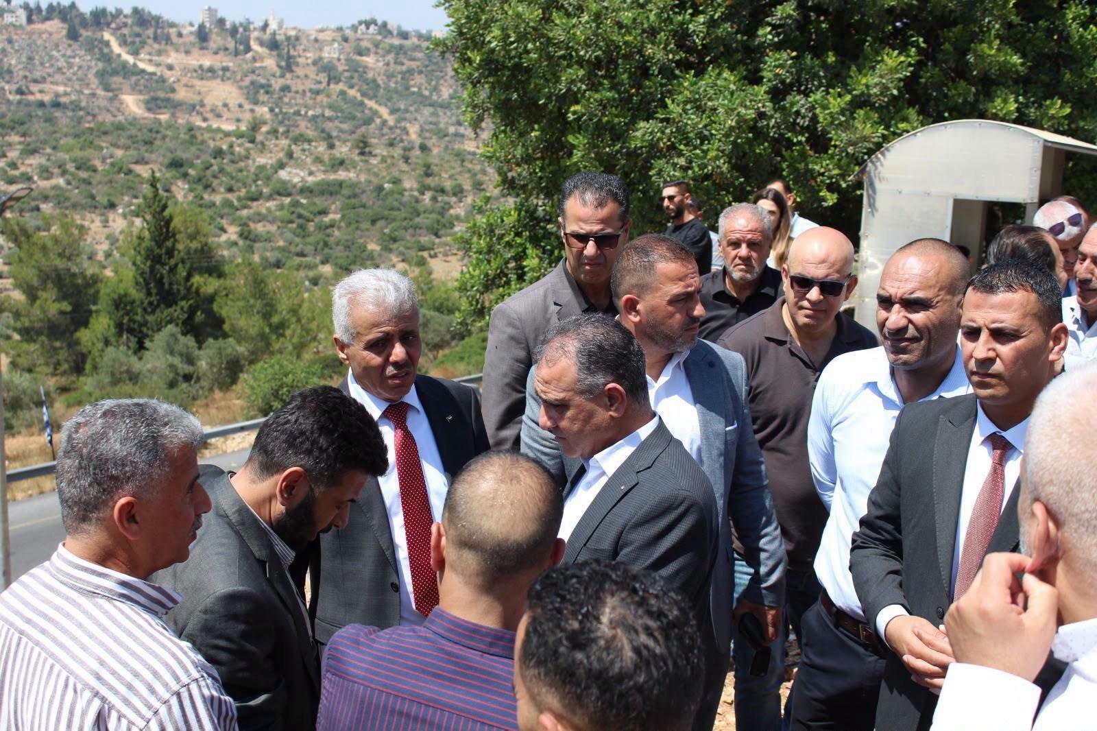 رئيس سلطة الطاقة يعلن تزويد مجلس قروي أم صفا والعيادة الصحية بأنظمة طاقة شمسية