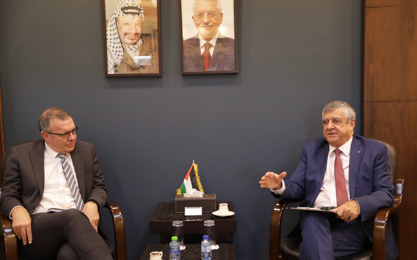 وزير الاشغال يبحث مع UNDP مستجدات العمل في الإيواء المؤقت وإزالة الركام وفتح الطرق في قطاع غزة 