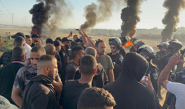 السلطات الإسرائيلية تهدم 40 منزلا في قرية السر بالنقب