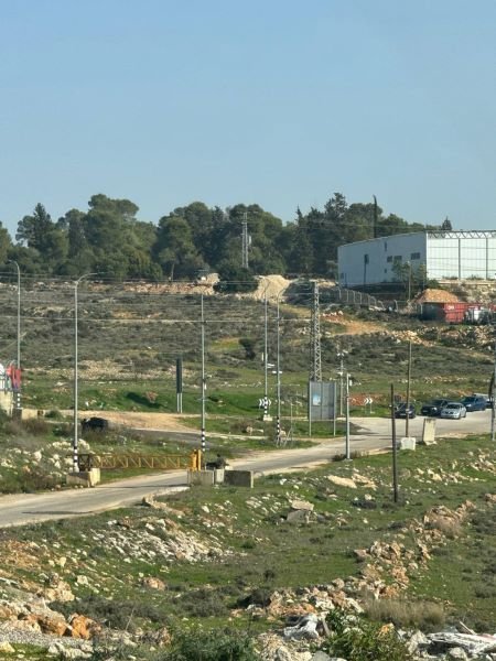 الاحتلال يشدد إجراءاته العسكرية  ويغلق مداخل قرى  رام الله 