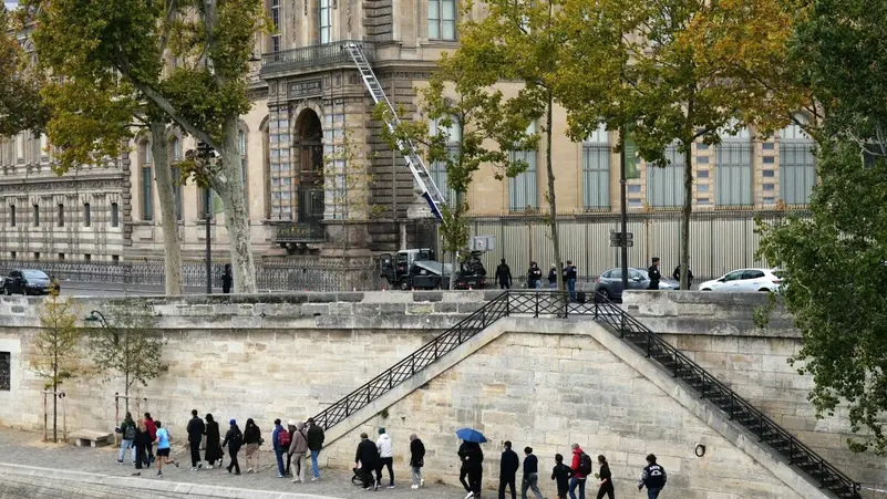 لصوص متحف اللوفر في السجن والمسروقات مفقودة