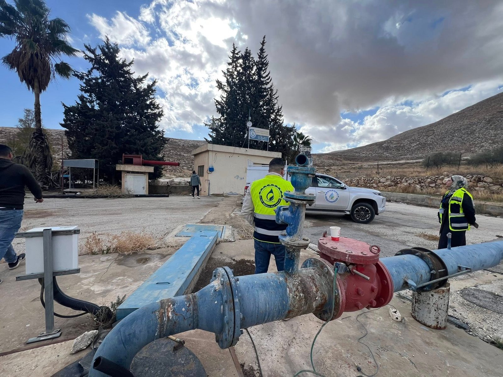 توقف ضخ المياه من آبار "عين سامية" بعد اعتداء المستوطنين على موظفي المصلحة وتدمير محتوياتها