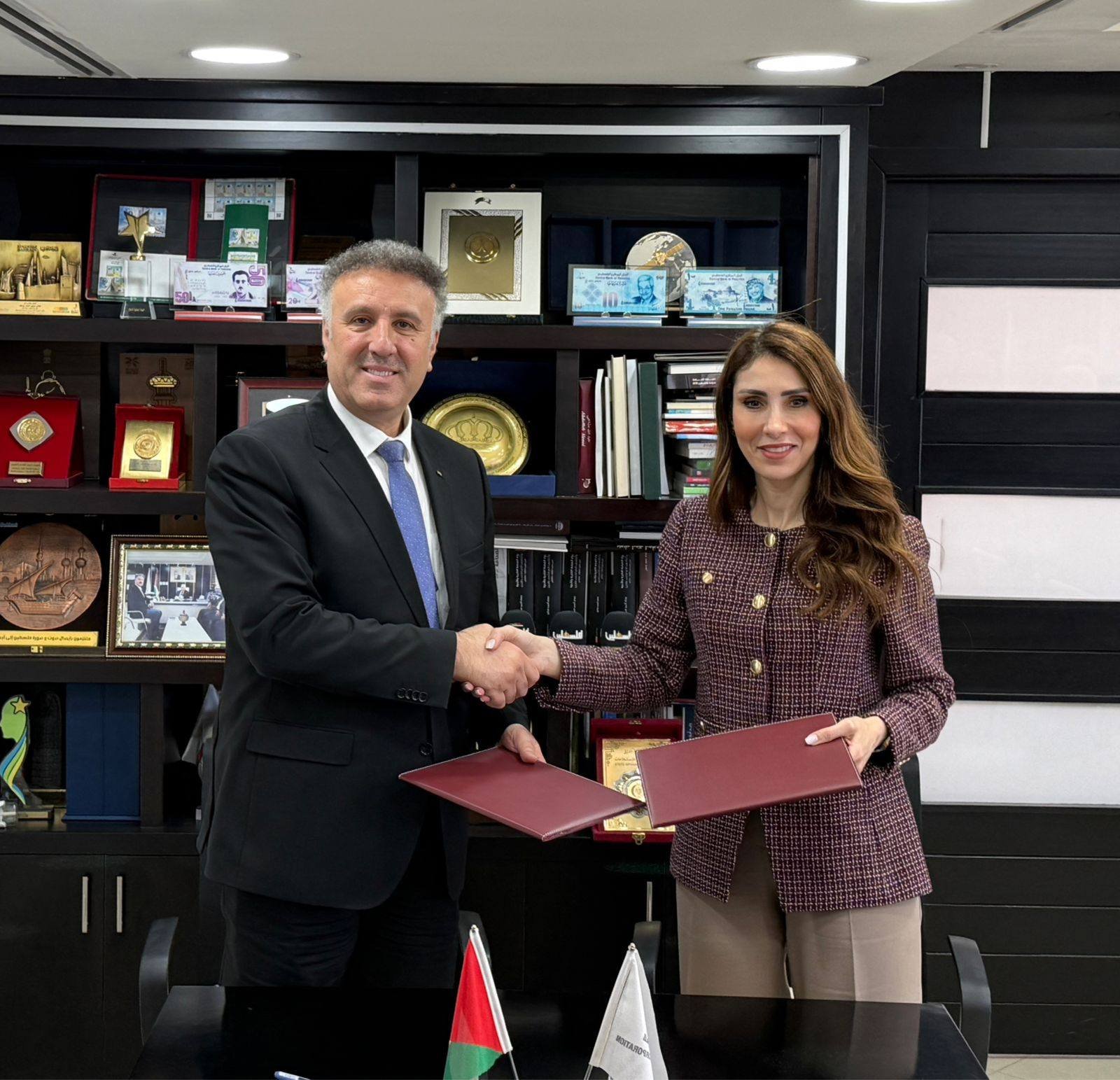 المطبعة الوطنية الفلسطينية ووزارة العمل يوقعان مذكرة تفاهم 