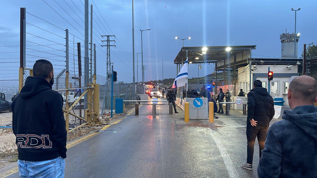 إصابة مواطن برصاص الاحتلال  على  حاجز بيت إكسا