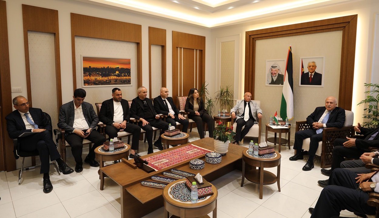 وزير الاقتصاد: الاتفاق على تشكيل لجنة مشتركة لتعزيز التعاون مع فلسطينيي الداخل 