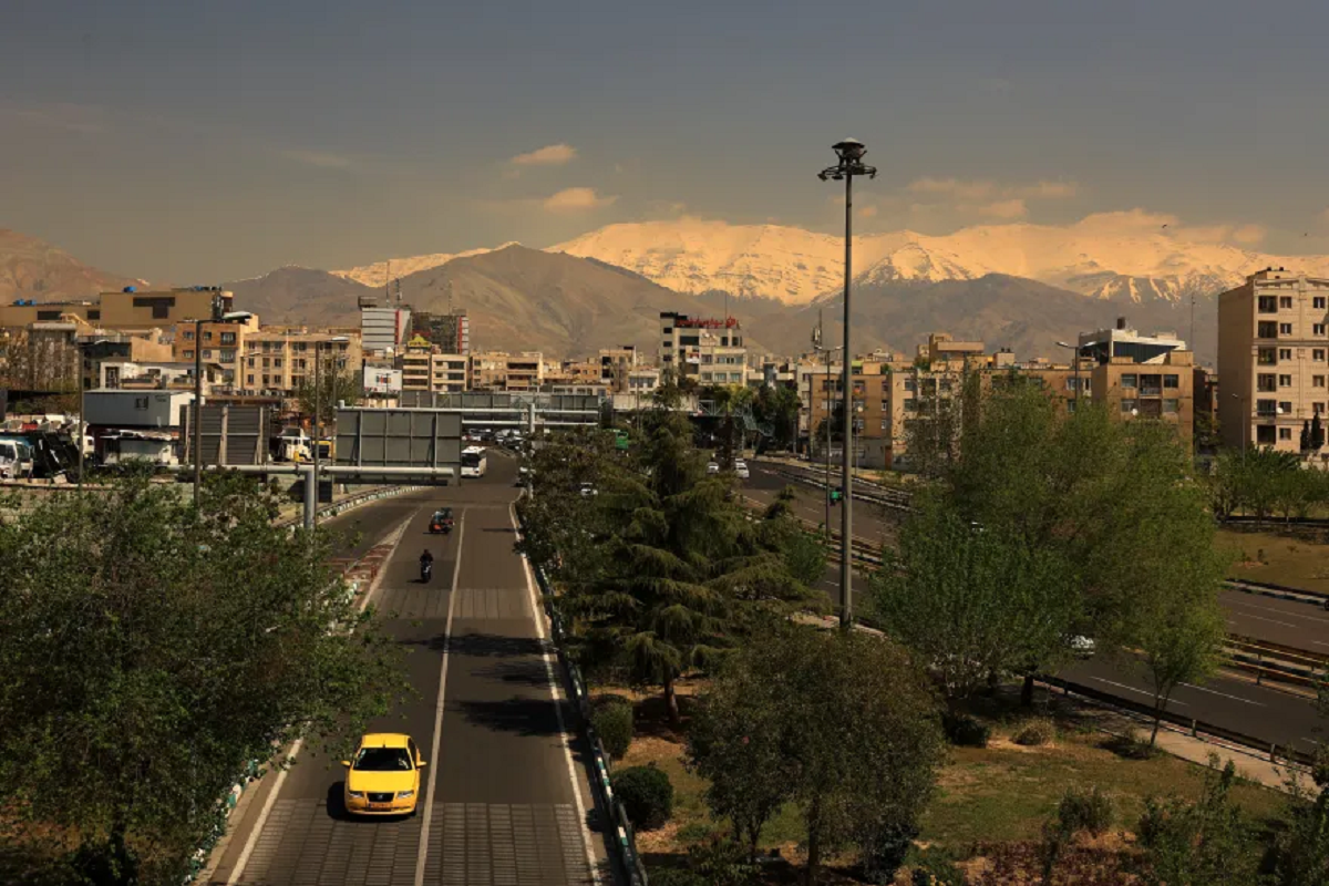 دفاعات جوية "تعاملت مع أهداف معادية" في أنحاء من طهران