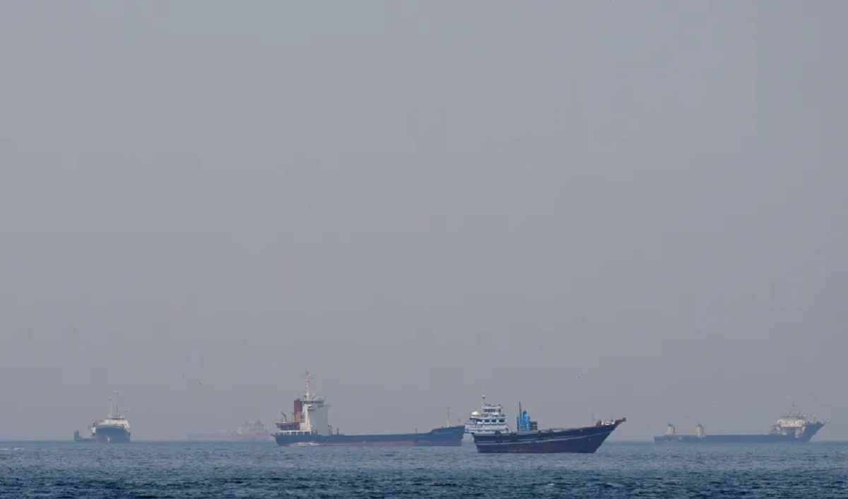  إيران تحتجز سفينتين بسبب انتهاكات بحرية