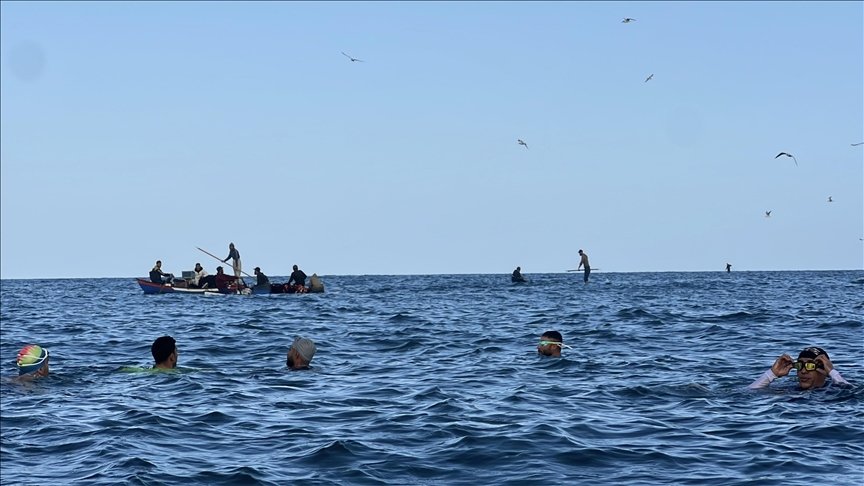 سباحة الشتاء بغزة.. رياضة وتفريغ نفسي بعد عامي الإبادة