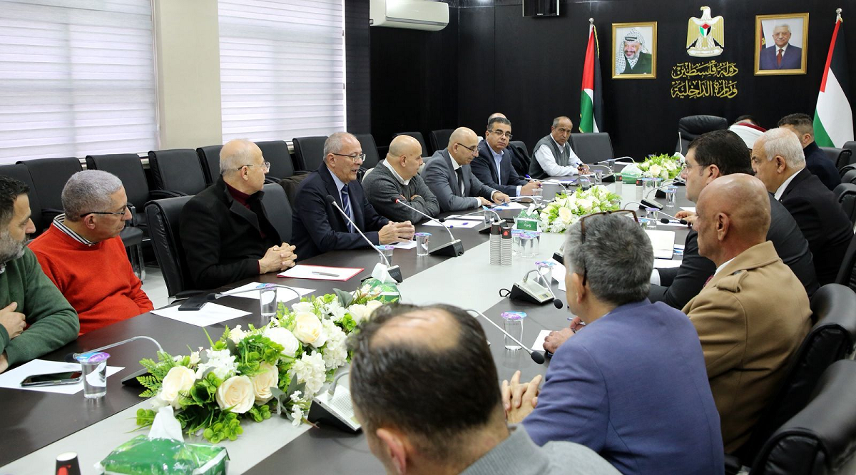 وزارة الداخلية  تعقد لقاءً مع القائمين على مبادرة "حقنا.. الجسر 24/7” 