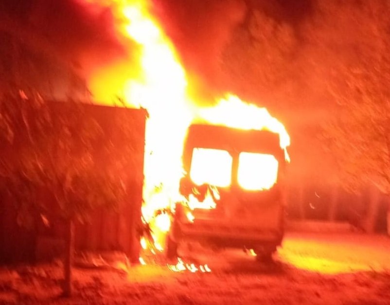 مستوطنون يحرقون 3 منازل و3  مركبات و"كرفانا" في الجبعة 