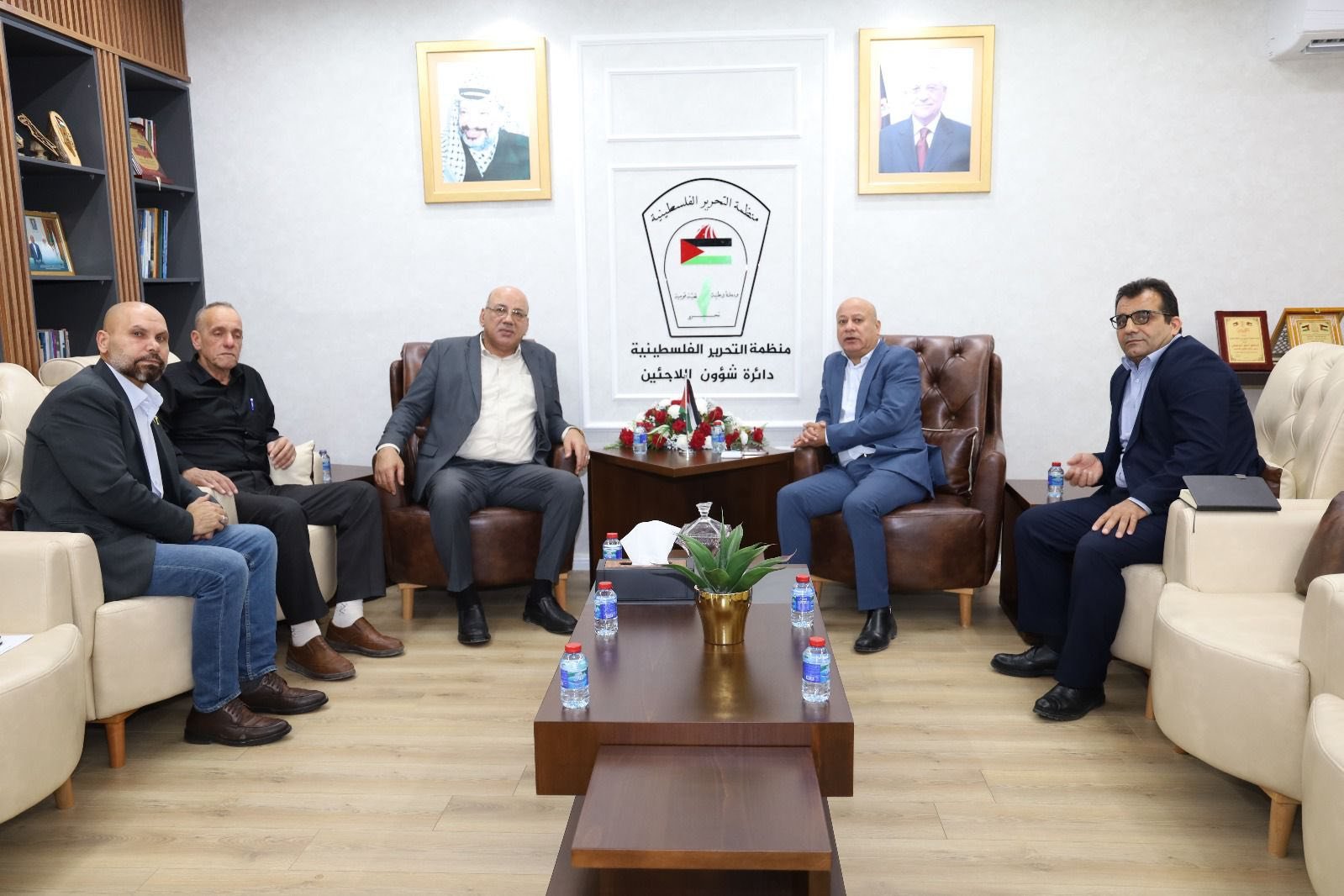 أبو هولي يؤكد أهمية تعزيز الشراكة مع اللجان الشعبية في المخيمات