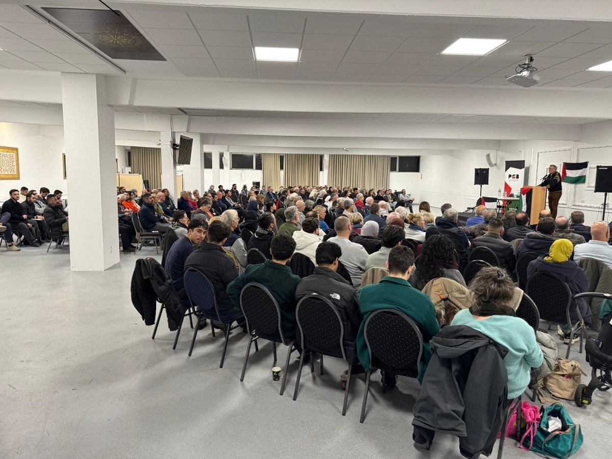 ندوة سياسية للجالية الفلسطينية في بريمن تتناول اصل الصراع مع السياسي الالماني مايكل ليدرس