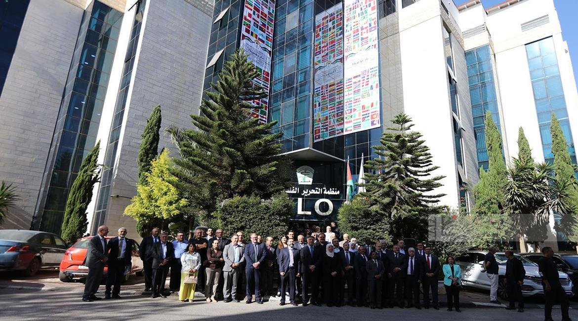 منظمة التحرير تدشن جدارية ضخمة بأعلام الدول المعترفة بدولة فلسطين