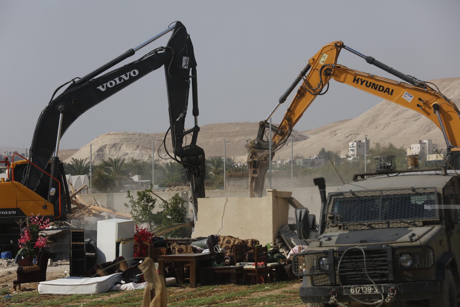 الاحتلال يشرع بهدم منزلين في منطقة التعاون العلوي بنابلس