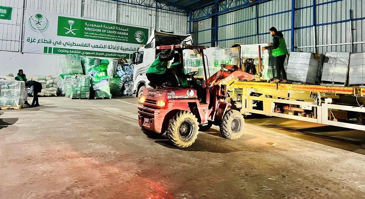 المركز السعودي للثقافة والتراث يتسلم قافلة إغاثية سعودية جديدة 