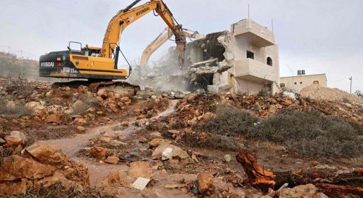 الاحتلال يهدم "فيلاتين" شرق أريحا ويخطر بهدم ثالثة