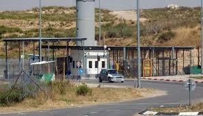 الاحتلال يغلق حاجز بيت اكسا 