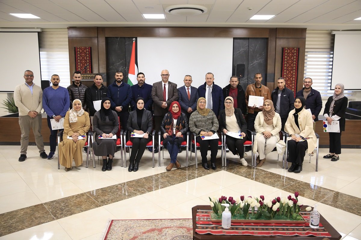 المدرسة الوطنية للإدارة تختتم دورة "تعزيز القدرات الإدارية" لموظفي جامعة الاستقلال