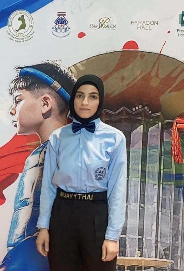 الحكم الدولي صابرين علان تصل أبو ظبي للمشاركة في بطولة العالم للشباب للمواي تاي