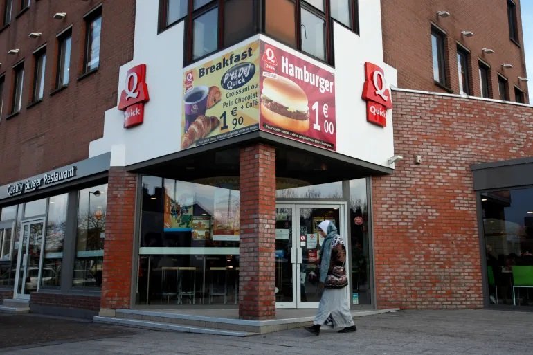 لا لحية ولا حجاب.. مطعم بفرنسا يثير غضب عامليه